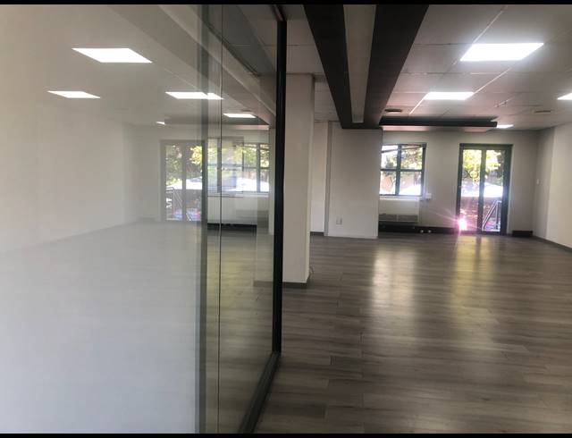 108M² OFFICE TO LET IN HYDE PARK